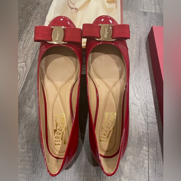 BRAND NEW! Ferragamo flat ( Red) - Picture 1 of 3